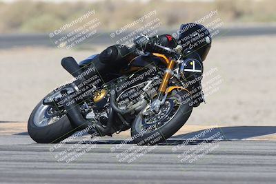 media/Oct-13-2025-Moto Forza (Mon) [[a66d839500]]/3-B Group/Session 3 (Turn 16)/